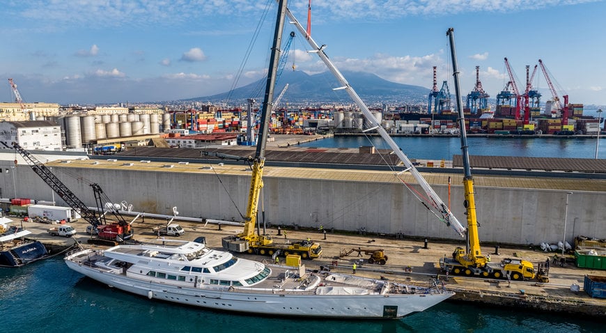 Two Grove cranes from Palumbo Heavy Lift team up for spectacular tandem lifts in Naples